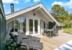 Klassisk træsommerhus med sauna og stor terrasse (billede 27)