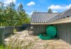 Klassisk træsommerhus med sauna og stor terrasse (billede 30)