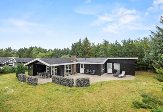 Sommerhaus mit Sauna und Kaminofen in ruhiger Lage in Houstrup