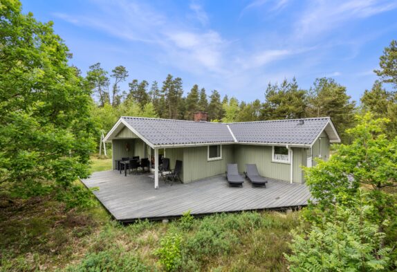 Charmantes Holzsommerhaus mit Sauna und schöner Terrasse