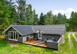 Renoveret sommerhus i Houstrup med spabad og 2 hunde tilladt