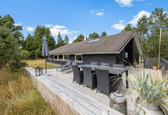 Skønt feriehus med overdækket terrasse og sauna