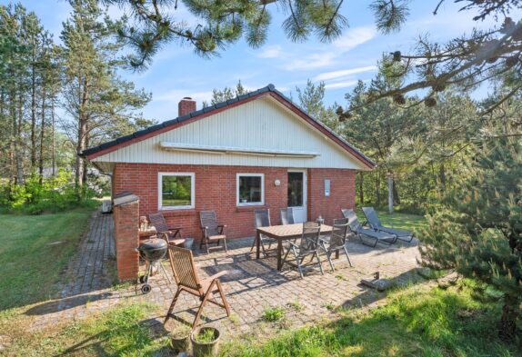 Dejligt sommerhus med sauna, spa og brændeovn.