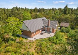 Sommerhus med brændeovn og sauna – renoveret i 2021