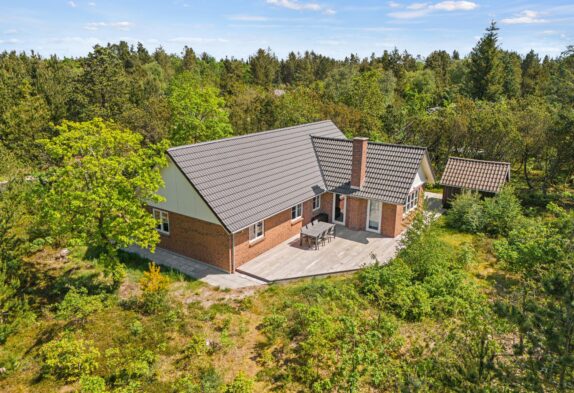 Renoviertes Ferienhaus mit Kamin & Sauna in Houstrup