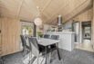 Klassisches Ferienhaus mit Kamin inmitten grüner Natur (Bild  10)