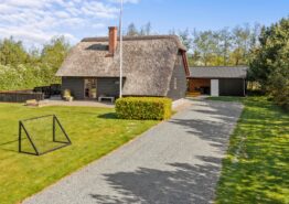 Skønt sommerhus med spa og sauna til 8 personer i Houstrup