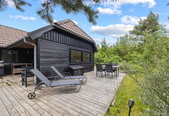 Den perfekte feriebase i Houstrup: hygge, komfort og udespa