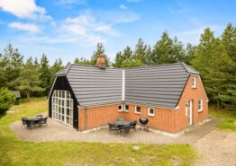 Poolhus med sauna og spa i naturskønne omgivelser