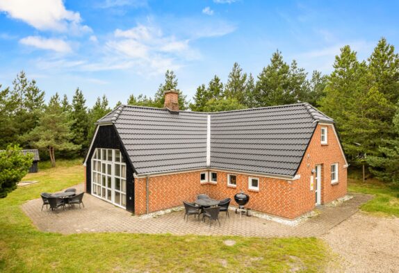 3+-Sterne-Ferienhaus mit Pool, Whirlpool und Sauna in Houstrup