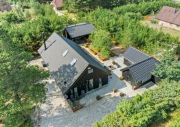 Stilfuldt sommerhus med wellness og naturoase i Houstrup