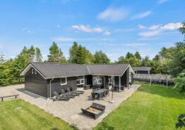 Lækkert og godt beliggende sommerhus med spa, sauna og stort aktivitetsrum