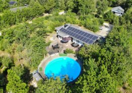 Schönes Ferienhaus mit Whirlpool und mit Außenpool