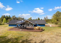 Ein helles und modernes Ferienhaus mit Whirlpool und Sauna