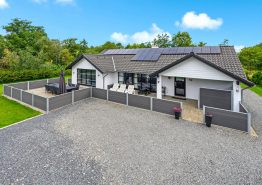 Hold en fantastisk ferie i dette flotte, luksuriøse poolhus