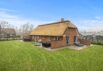 Reetgedecktes Aktivitätsferienhaus mit Badetonne und Außendusche (Bild  1)