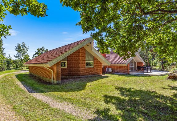 Fredeligt beliggende ikke-ryger hus med sauna og spabad