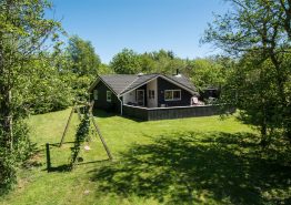 Sommerhus med spændende arkitektur, sauna og spabad