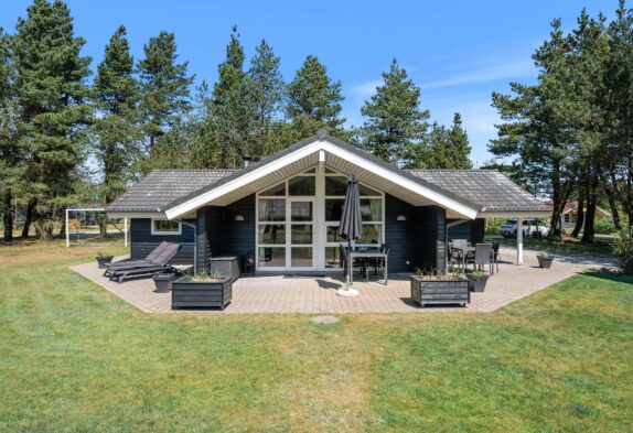 Einladendes Ferienhaus in Houstrup mit Kamin, Sauna und Whirlpool