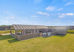 Femstjernet feriehus med udespa, sauna og aktivitetsrum i Houstrup