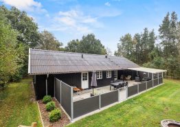 Skøn ferieoase i Houstrup med brændeovn og sauna. Kat. nr.:  30696, Vestervang 41;