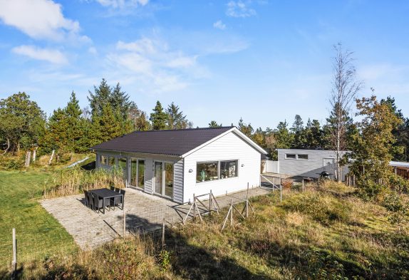 Moderne og rummeligt sommerhus i Houstrup