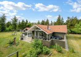 Dejligt feriehus i Houstrup, 2 hunde, udendørs spabad, sauna. Kat. nr.:  30749, Søndervang 93;