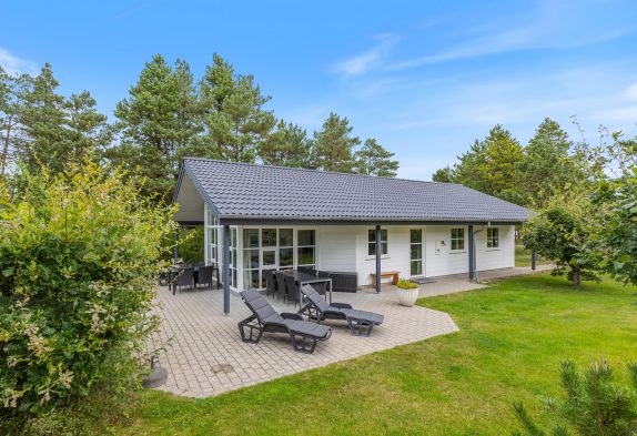 Skønt sommerhus til 6 personer med stor sauna og 2 hunde tilladt