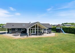Modernes Ferienhaus in Bork Havn mit Aktivitätsraum & Whirlpool