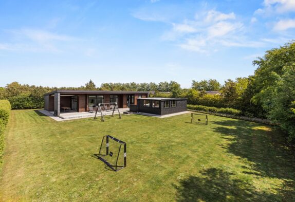 Sommerhus med udespa, sauna og udekøkken i Bork Havn