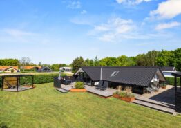 Ansprechendes Ferienhaus mit Kamin in Bork Havn