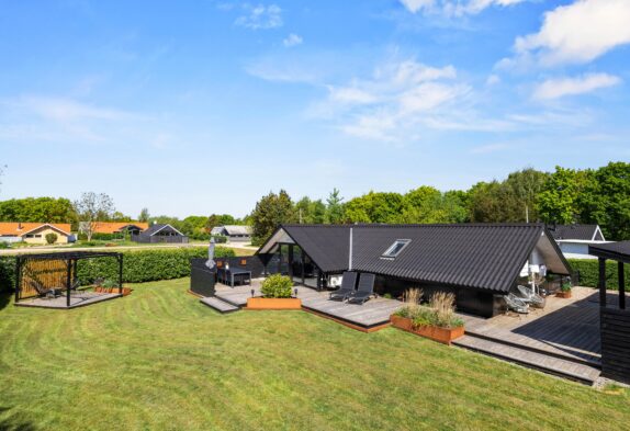 Ansprechendes Ferienhaus mit Kamin in Bork Havn