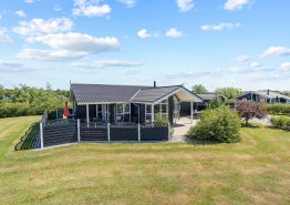 Schmackhaftes Ferienhaus mit Whirlpool und Sauna