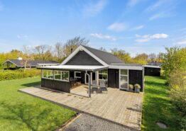 Hyggeligt sommerhus med spa i Bork Havn. Kat. nr.:  35135, Mågevænget 12;