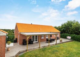 Lyst og hyggeligt feriehus med spa og sauna i Bork