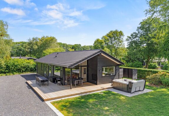 Sommerhus med udespa ved Bork Havn