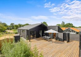 Stilfuldt feriehus med vildmarksbad og udesauna i Bork Havn. Kat. nr.:  35260, Horsfold 93;