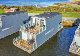 Eventyrlig ferie på en charmerende husbåd i Bork Havn. Kat. nr.:  35262, Molen 3;