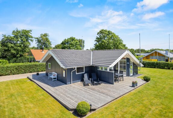 Gemütliches Ferienhaus mit Kamin in Bork Havn