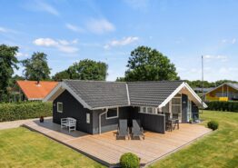 Hyggeligt sommerhus tæt på havet i Bork Havn. Kat. nr.:  35368, Horsfold 126;