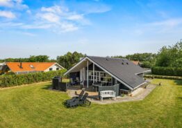 Dejligt sommerhus med sauna og hyggelig have i Bork Havn. Kat. nr.:  35395, Horsfold 52;