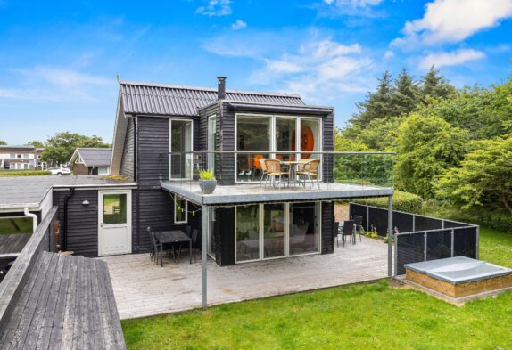 Sommerhus på 2 etager i Bork Havn