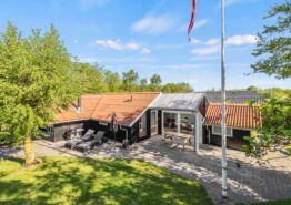 Hyggeligt sommerhus med udestue i Bork Havn. Kat. nr.:  35447, Horsfold 141;