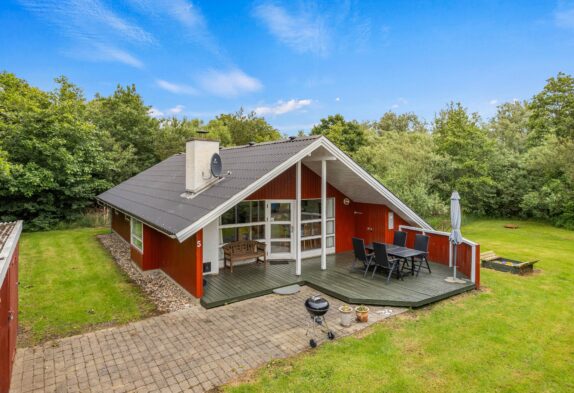 Klassisk sommerhus med masser af charme i Bork Havn