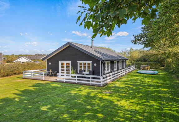 4-Sterne-Ferienhaus mit Badetonne in Bork Havn