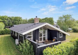 Sommerhus i Bork Havn – en dejlig by ved fjorden. Kat. nr.:  35609, Horsfold 82;