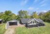 Charmende sommerhus med brændeovn og gynge (billede 1)