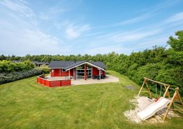 Hyggeligt sommerhus med spa og sauna i Bork Havn. Kat. nr.:  35715, Nordmarken 36;