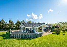 Skønt sommerhus med brændeovn og gynger i haven. Kat. nr.:  35717, Duevænget 28