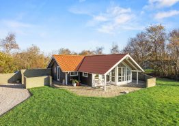 Skønt sommerhus med sandkasse og spa. Kat. nr.:  35725, Strandvænget 31;